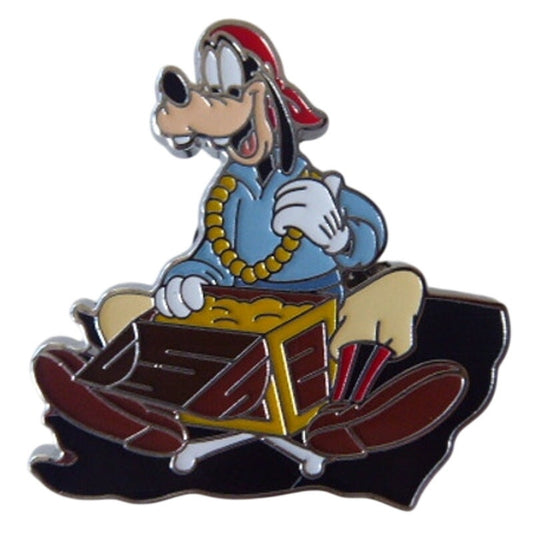 Goofy with a Treasure Chest Minnie and Friends Pirates