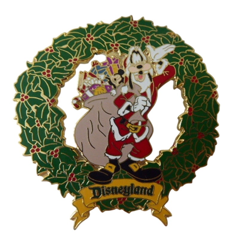 DLR - Goofy Santa Wreath - Christmas 2000