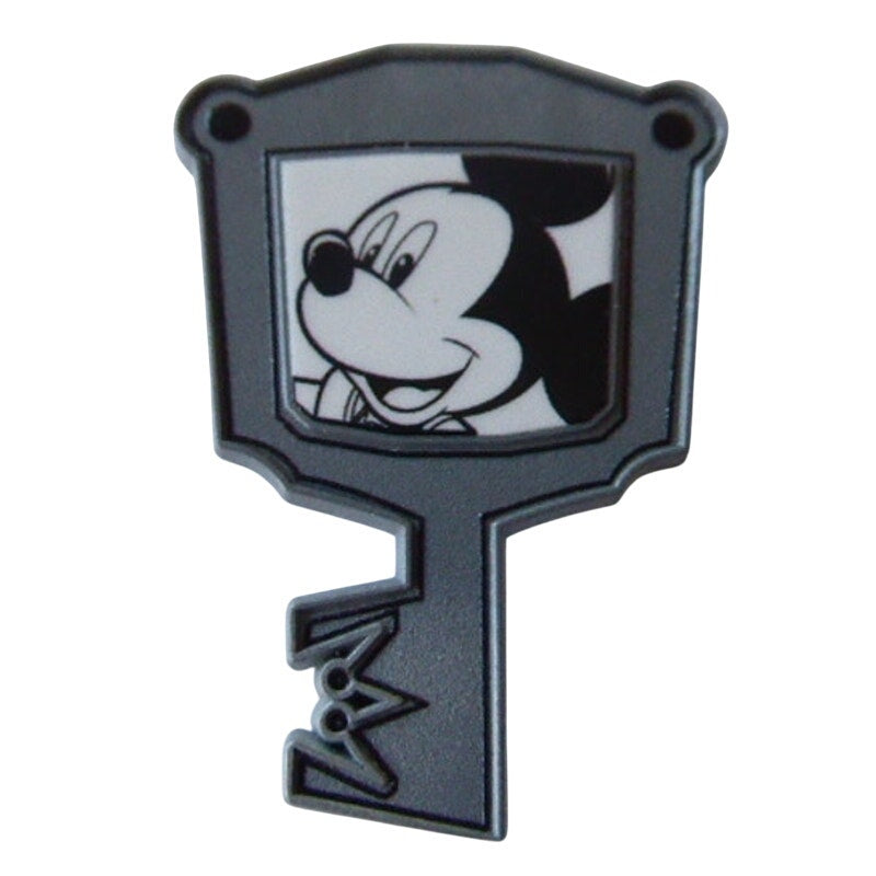 King Mickey (Y868) - Black and White Figpin - Kingdom Hearts