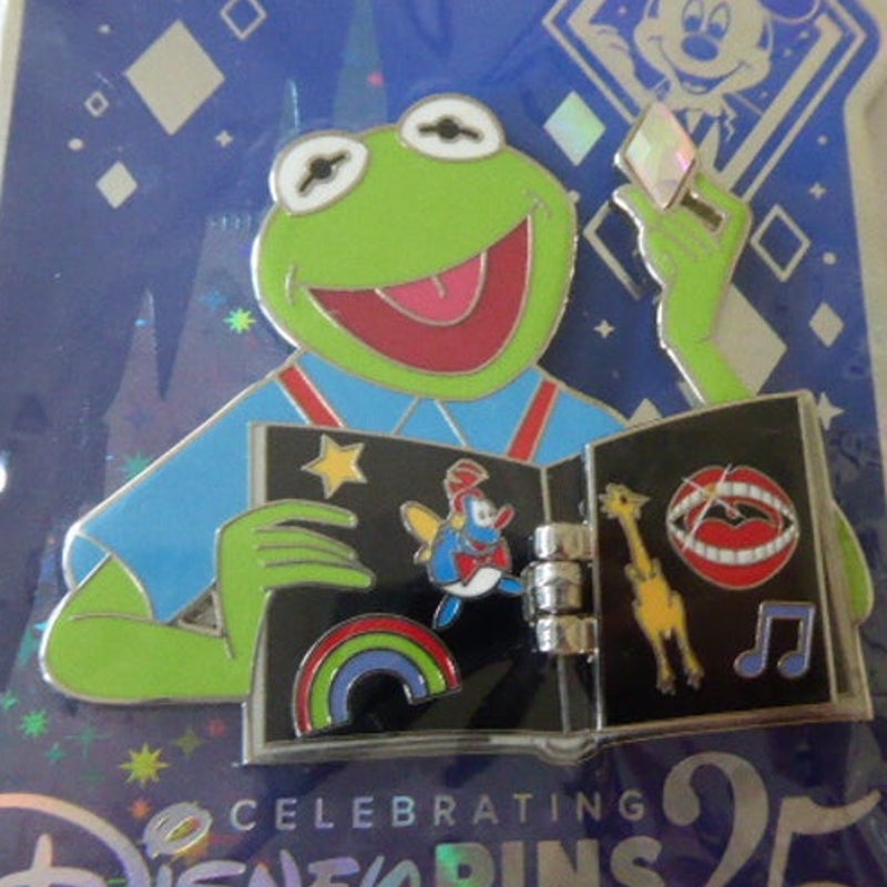 Kermit Trade with Character 25 Years of Pins 2025