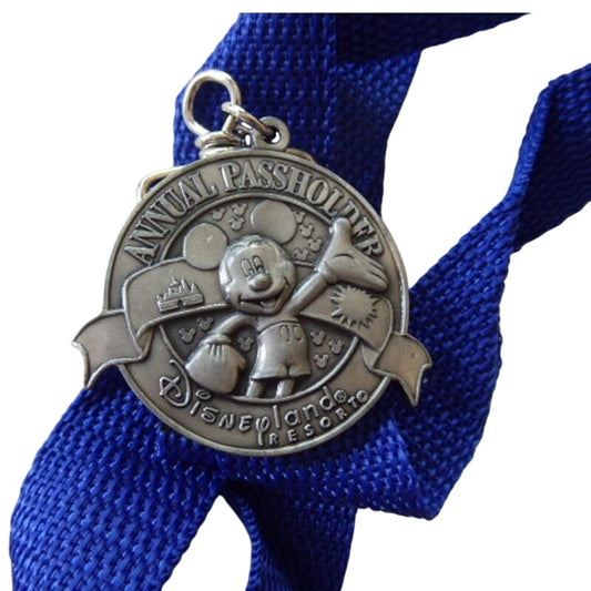 DLR - Annual Passholder Lanyard w/Medallion