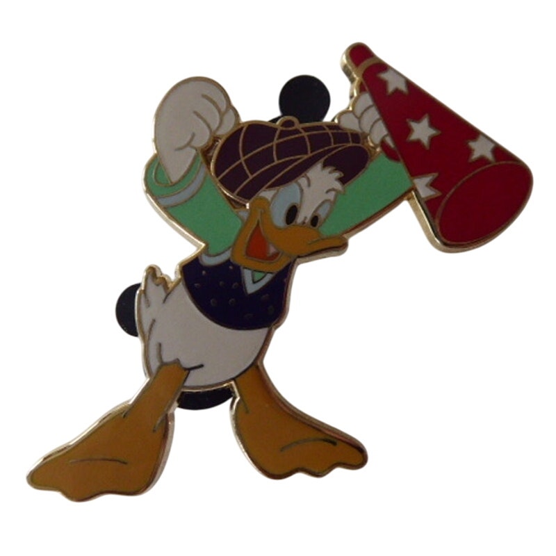 DS - Donald - Yelling - Megaphone - On The Lot