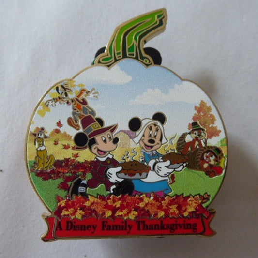 DL - Mickey, Minnie, Goofy, Pluto, Chip, Dale - Disney Family Thanksgiving 2019 - Pumpkin Pilgrims