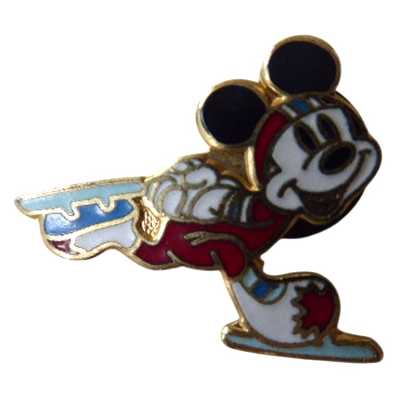 AMK - Mickey Ice skating