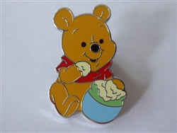 Disney Trading Pin  170324    Baby Winnie the Pooh - Eating Honey from a Hunny Pot