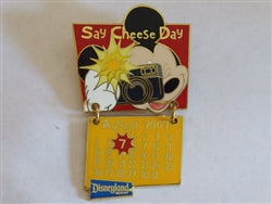 Disney Trading Pins  52194 DLR - 2007 Holidaze Calendar Collection - August (Mickey Mouse)